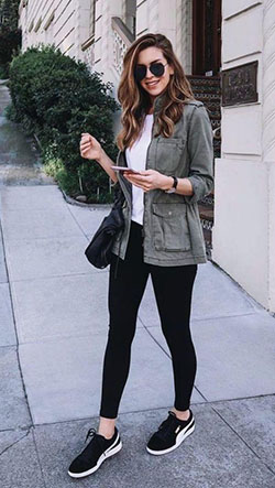 Outfits Informales De Trabajo Con Zapatillas Jeans Outfit Ideas - Denim Outfits 2019: Atuendo De Vaqueros,  Ideas de atuendos con jeans,  Trajes De Mezclilla,  Atuendos Informales  