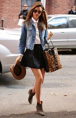 Pretty pictures for estilo clasico moda, Denim Jacket Black: chaqueta de jean,  bota vaquera,  Alfiler de solapa,  Atuendos Informales,  Trajes De Falda  
