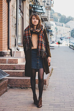 Pollera de jean invierno, Denim skirt: Pantalones rasgados,  Falda de mezclilla,  Trajes De Falda,  Atuendos Informales  