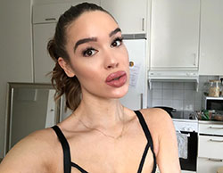 Isabelle Tounsi Bello Rostro, Labios Brillantes Naturales, Peinado: Atuendos Informales,  Chicas Lindas De Instagram  