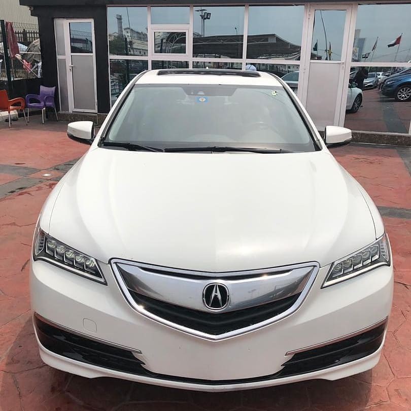 coche mediano: Vehículo de motor  