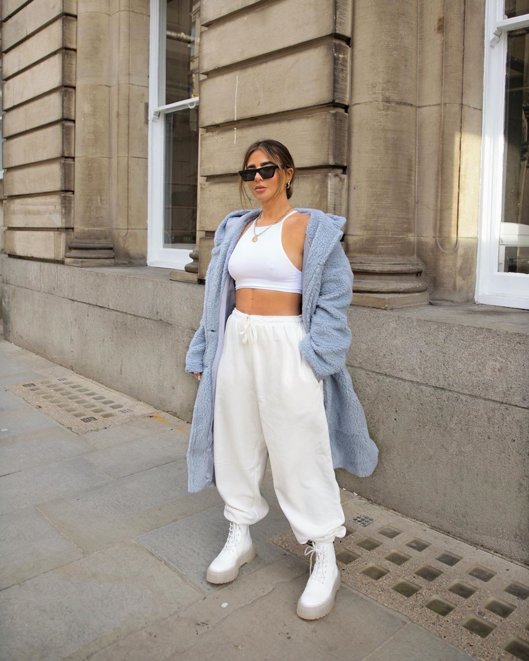 ideas de ropa blanca con pantalones, gafas de sol, gafas: chicas de instagram,  Pantalones blancos  