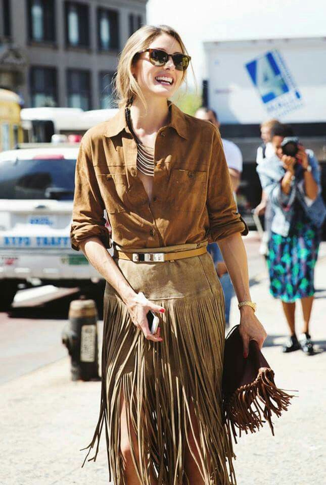 estilo callejero de olivia palermo, olivia palermo, moda callejera, modelo de moda, semana de la moda, estilo callejero, desfile de moda, pelo largo: Estilo callejero,  Desfile de moda,  modelo,  Pelo largo,  Semana de la Moda,  olivia palermo,  Traje Marrón,  Faldas con flecos  